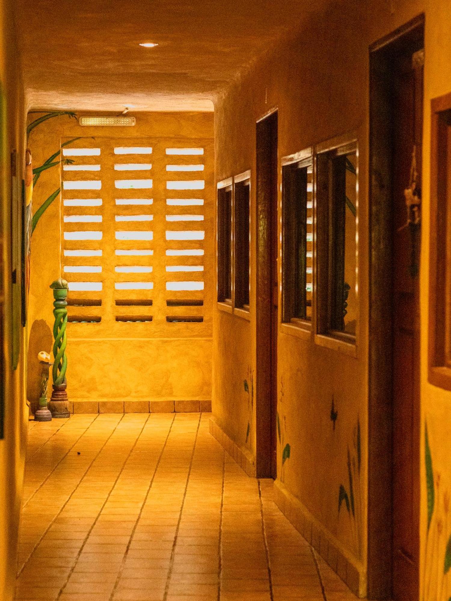 מונטזומה El Sano Banano Beachside Hotel מראה חיצוני תמונה