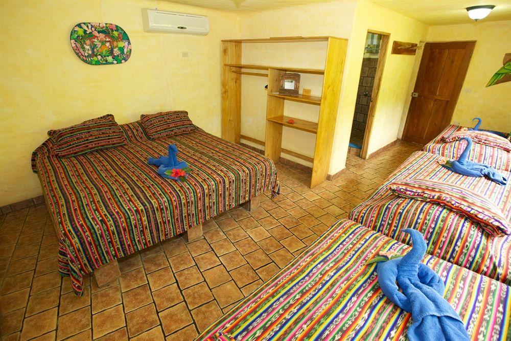 מונטזומה El Sano Banano Beachside Hotel מראה חיצוני תמונה