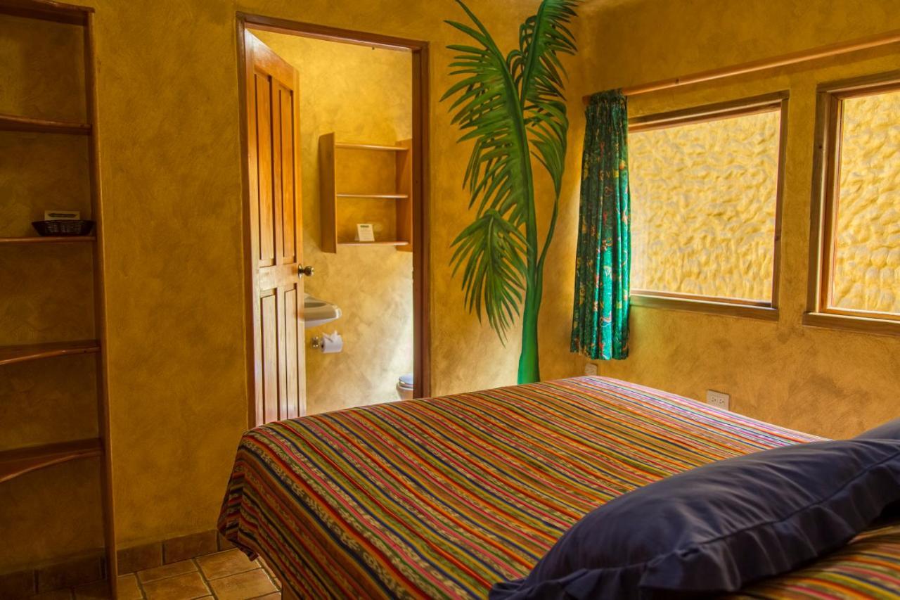 מונטזומה El Sano Banano Beachside Hotel מראה חיצוני תמונה